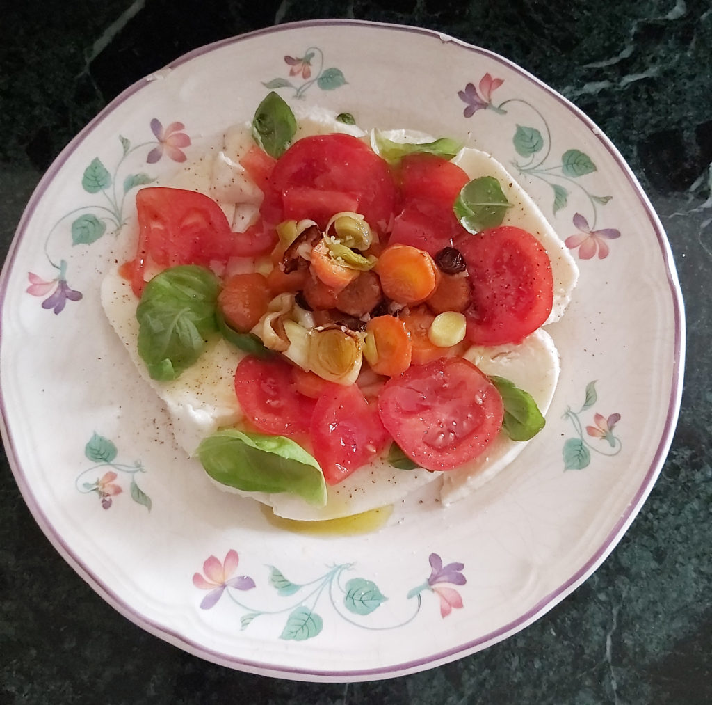 recette italienne, salade caprese